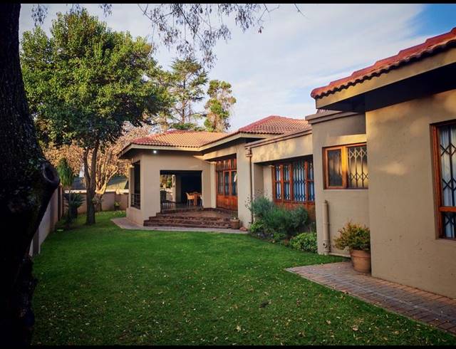 4 BEDROOM HOUSE FOR SALE IN VANDERBIJLPARK SW 5